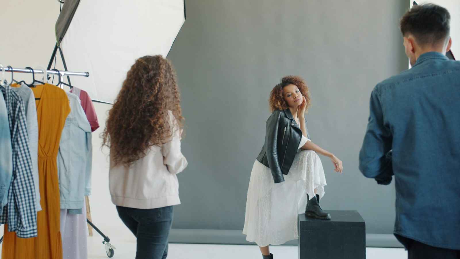 Чем отличается дизайнер одежды от стилиста?